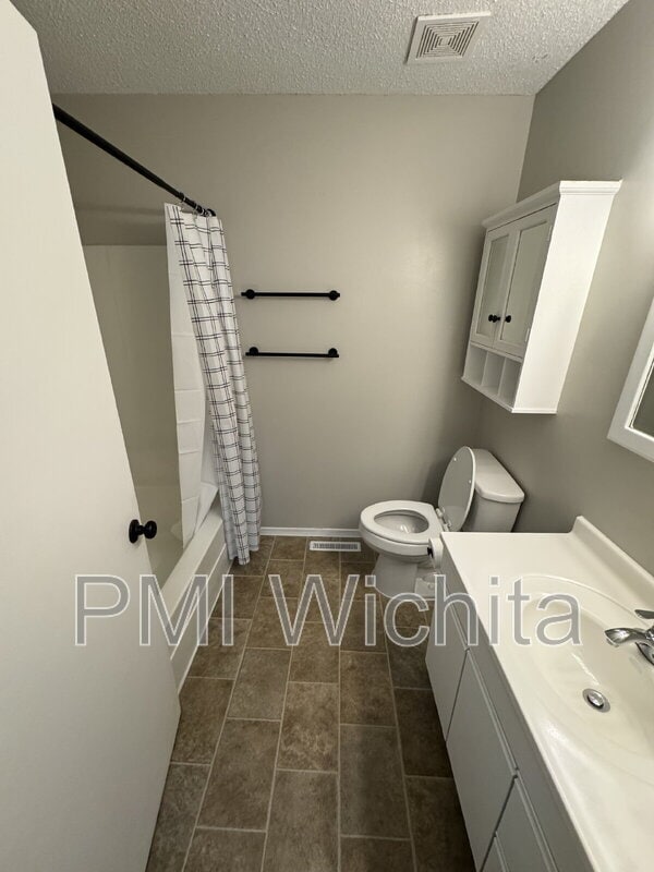 Building Photo - 2152 Santa Fe S
