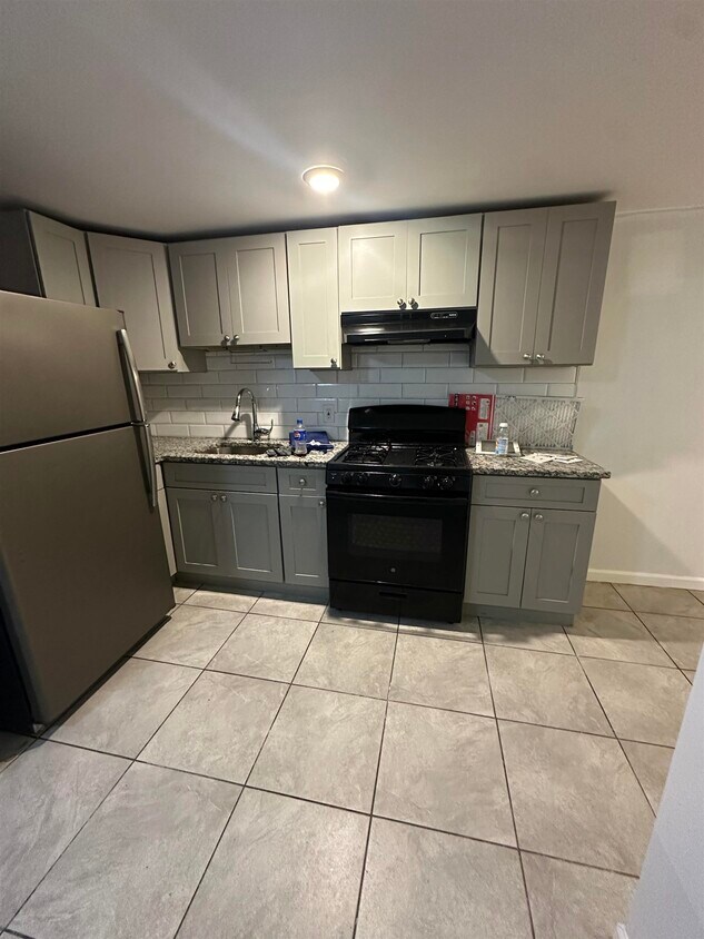 Primary Photo - 585 Bramhall Ave