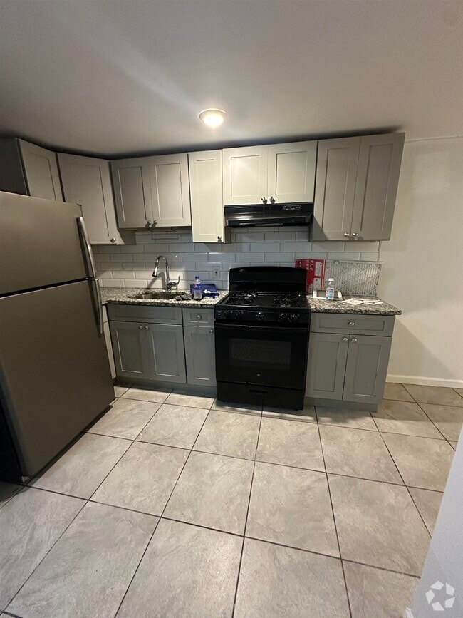 Building Photo - 585 Bramhall Ave