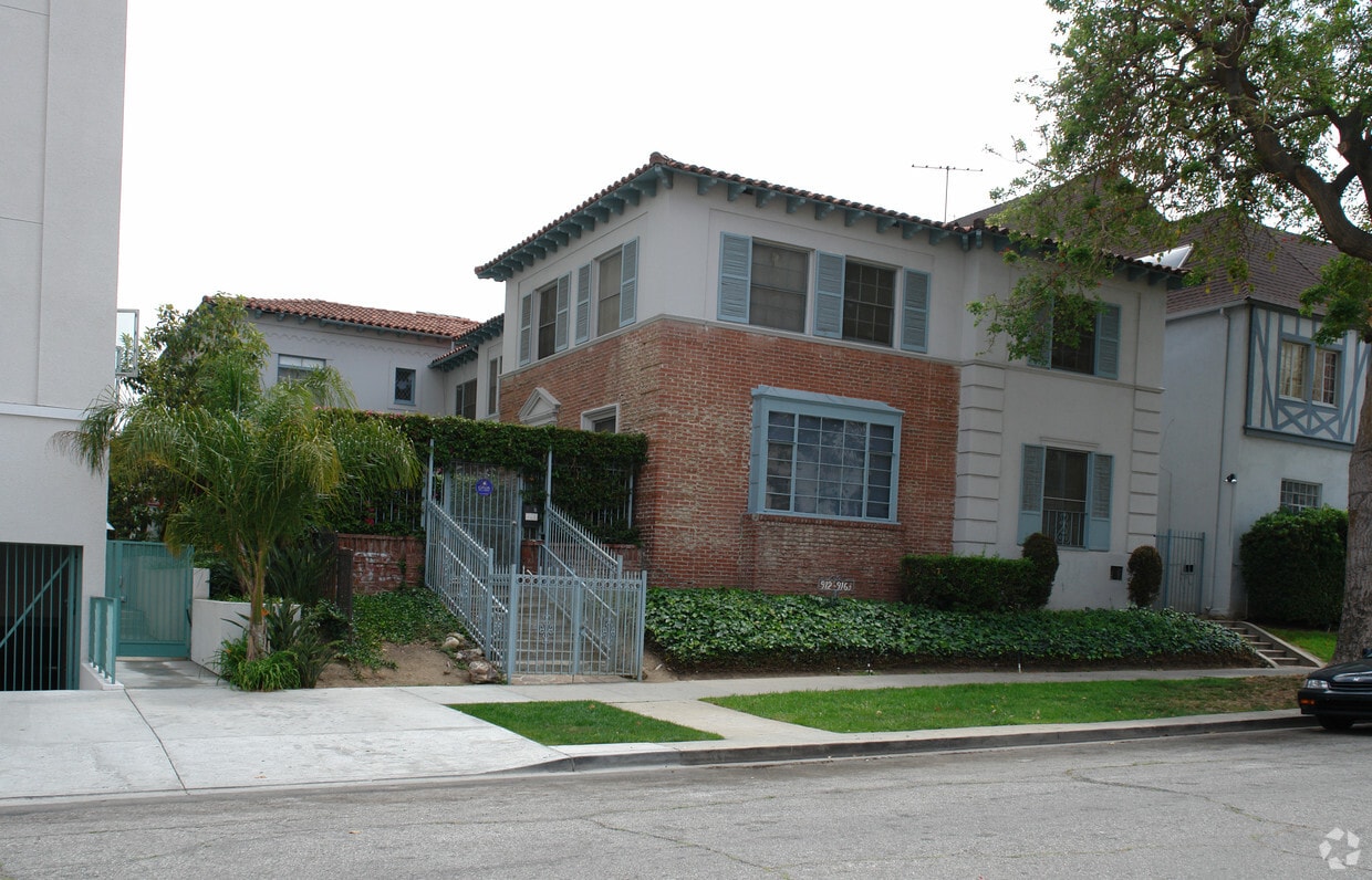 Building Photo - 912 S Serrano Ave