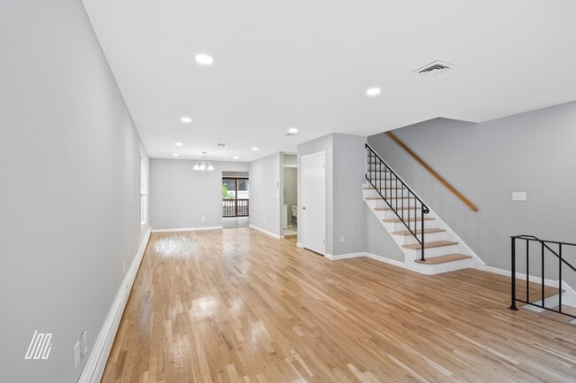 Building Photo - 213 5th St