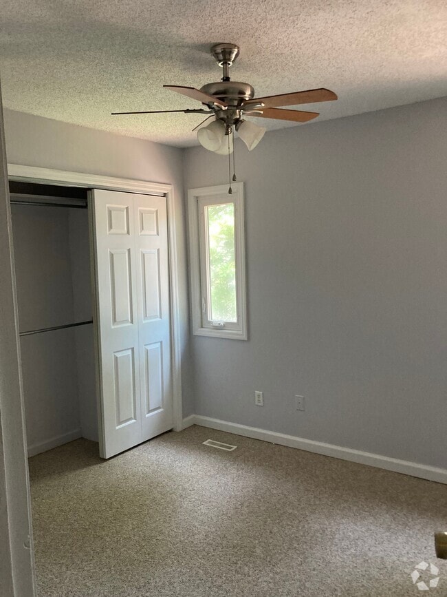 Building Photo - 624 Surfside Dr