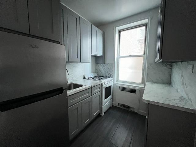 Foto principal - 0 bedroom in SUNNYSIDE NY 11104