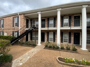 Building Photo - 6402 Del Monte Dr