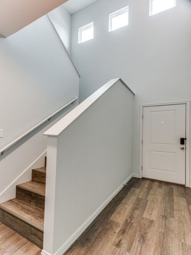 Foto del edificio - 3301 Brambleton Hill Pl