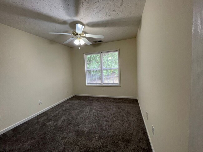 Building Photo - 522 Longview Drive