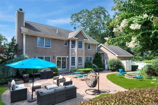Foto del edificio - 1460 Hillcrest Dr