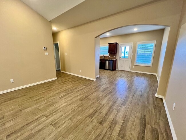 Building Photo - Beautiful 3 Bed/2.5 Bath Townhome in Chaff...