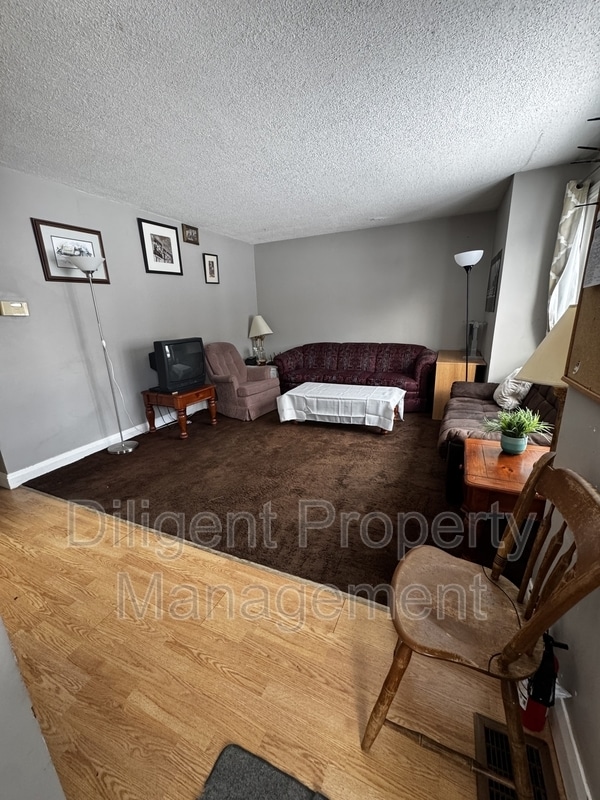 Building Photo - 180 Dumble Ave