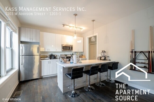 Foto del edificio - 1203 W Addison St