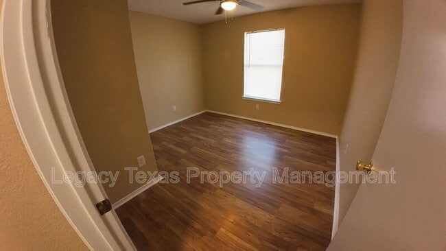 Building Photo - 318 College St