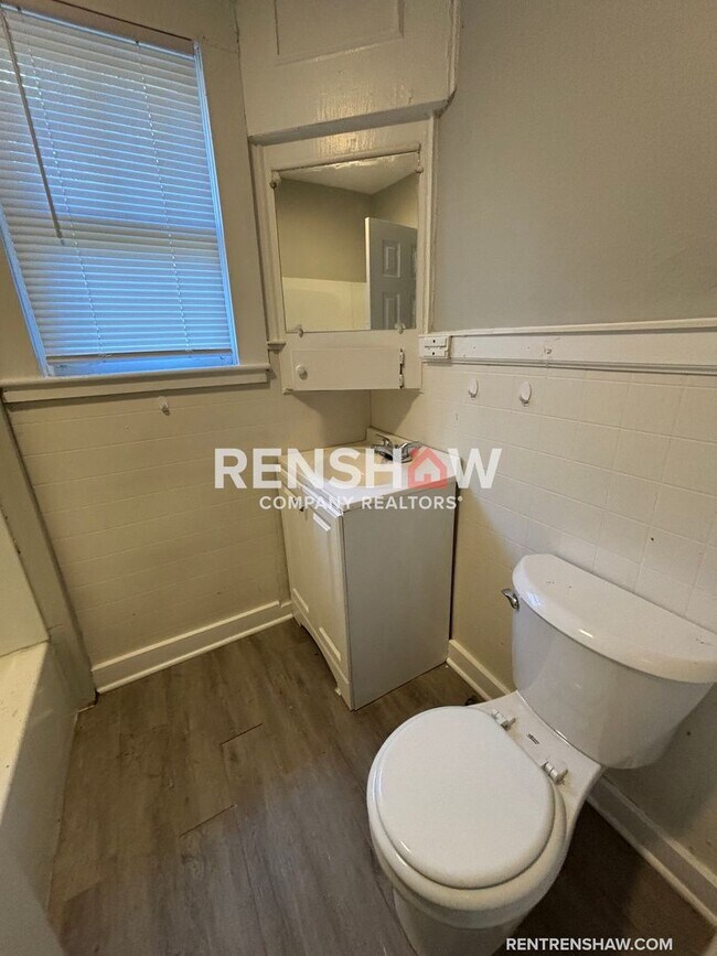 Building Photo - Section 8 Accepted - Housing Choice - Move...