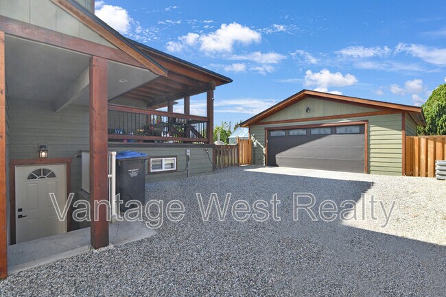 Building Photo - 600-600 Hollydell Rd