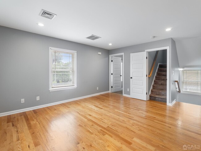 Building Photo - 348 1st St