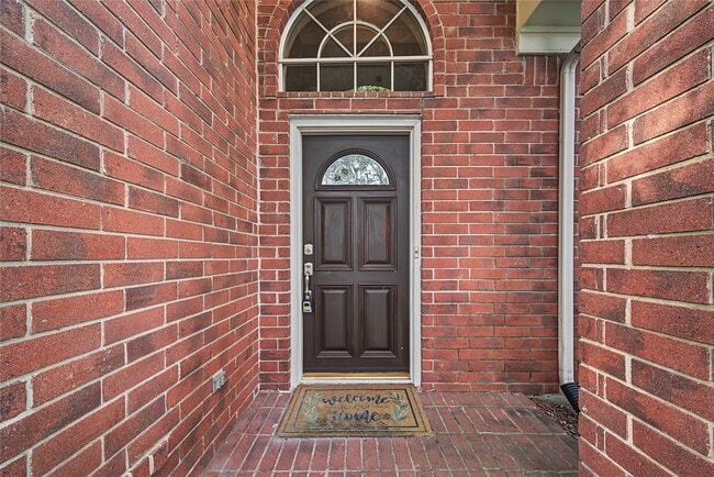 Foto del edificio - 14135 Swallowfield Dr