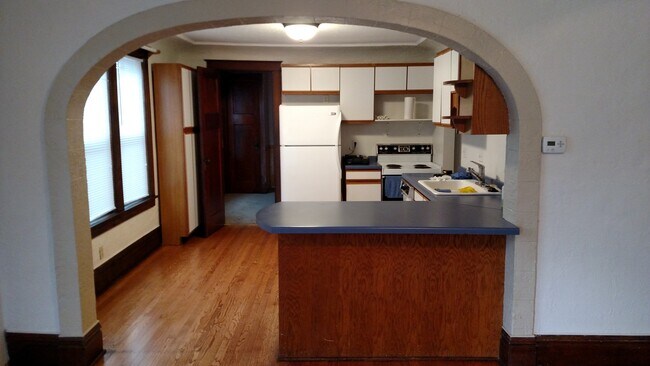 Fotografía del edificio - 1031 Arthur Ave