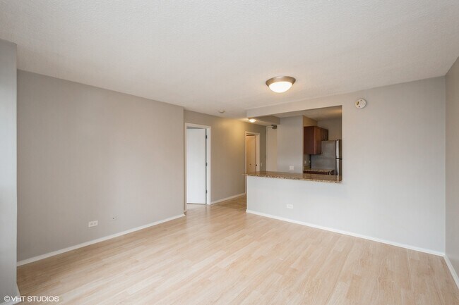 Building Photo - 30 E Huron St