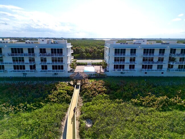 Building Photo - 4810 N Highway A1A