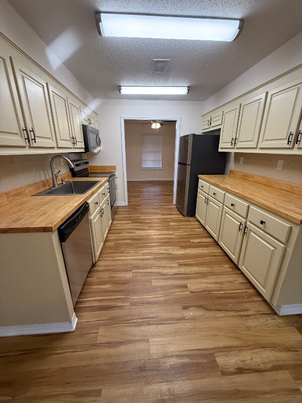 Foto del edificio - 216 Clower Ave