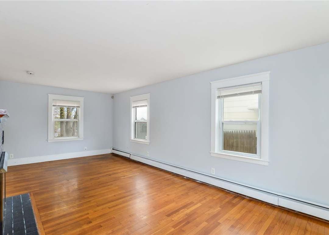 Building Photo - 115 Sunbury St