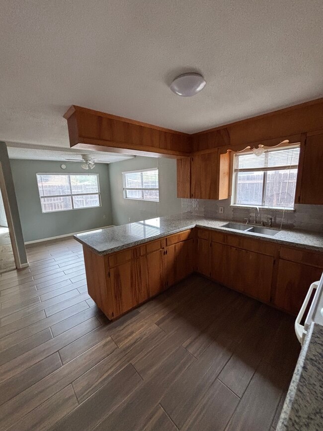 Kitchen/dining - 307 N 38 1/2 St