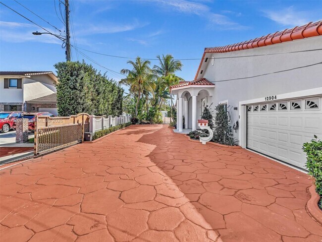 Foto del edificio - 12904 Banyan Rd