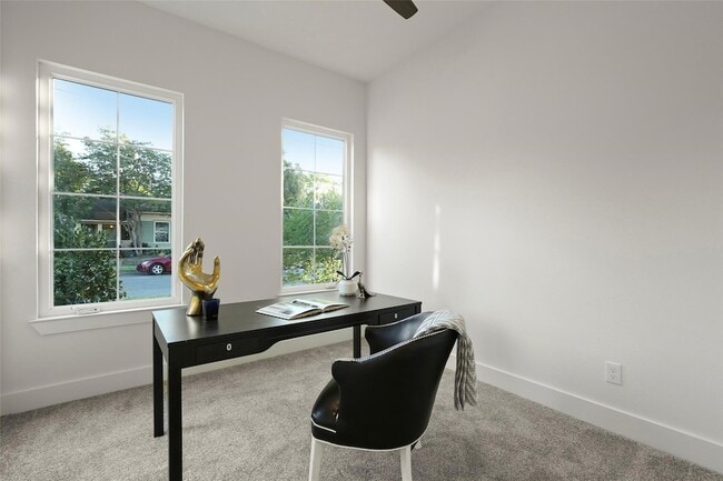 Building Photo - 933 W Eighth Street Unit