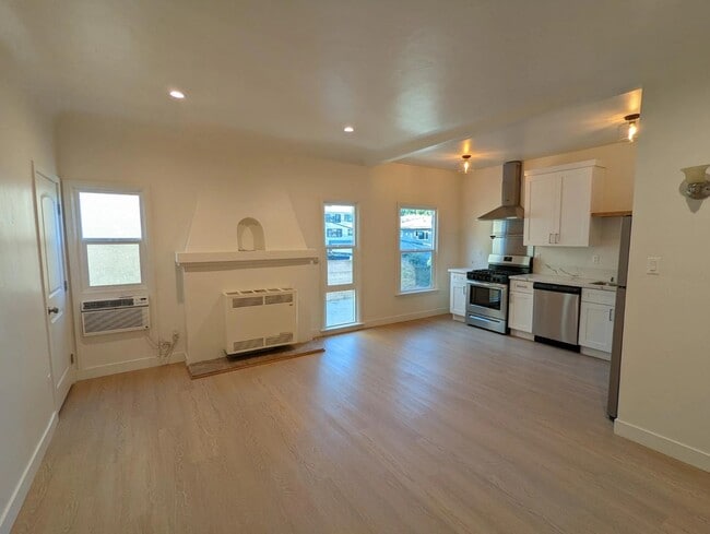 Building Photo - 559 Normandie Ave