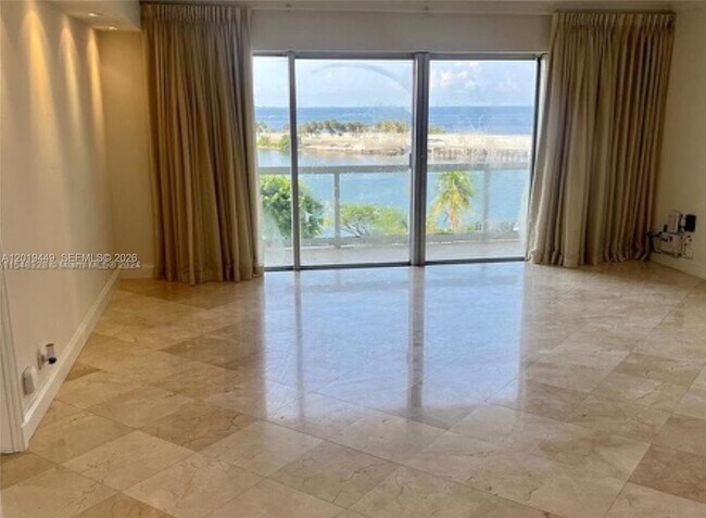 Foto del edificio - 2451 Brickell Ave