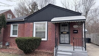 Building Photo - 12007 Lakepointe St