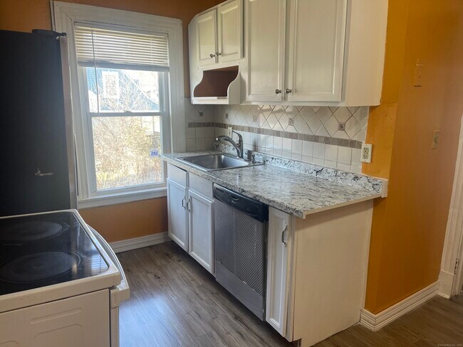 Foto del edificio - 221 Westland St