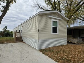 Building Photo - 141 Lynn Ln