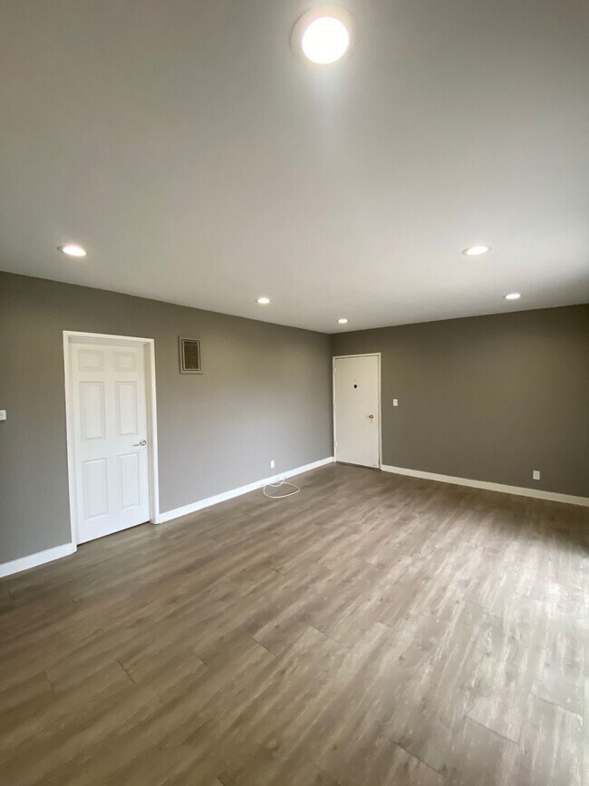 Building Photo - 2137 20th St