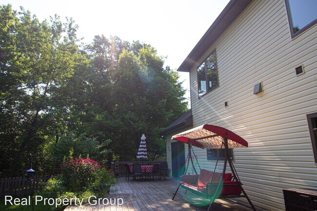 Building Photo - 4 br, 2.5 bath House - 1407 Pearl Ave