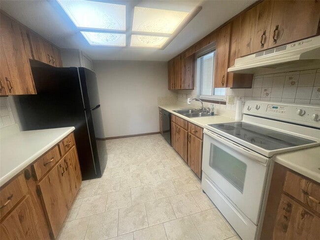 Building Photo - 10028 SW 88th Terrace