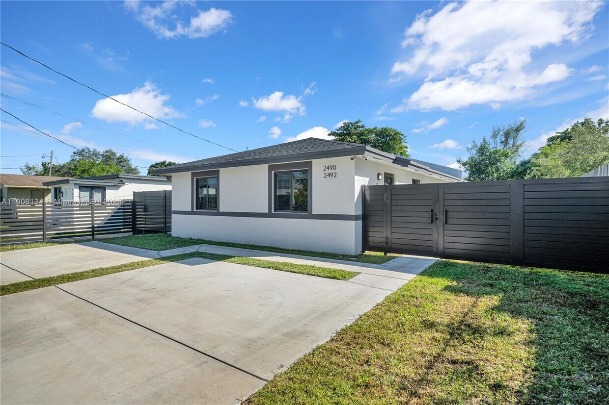 Foto principal - 2490 NW 44th St