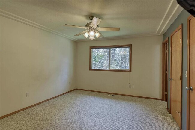 Foto del edificio - 17545 N. Sunnyvale Dr. Nine Mile Falls, WA...