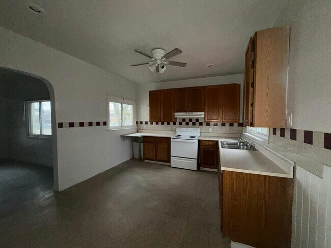 Foto del edificio - 418 E Ash St