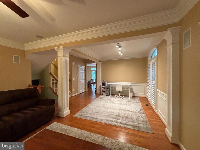 Foto del edificio - 8006 Reserve Way