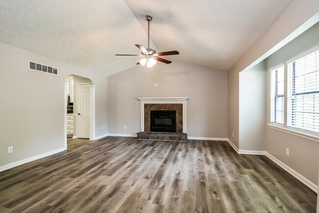 Building Photo - 2721 Candler Ln