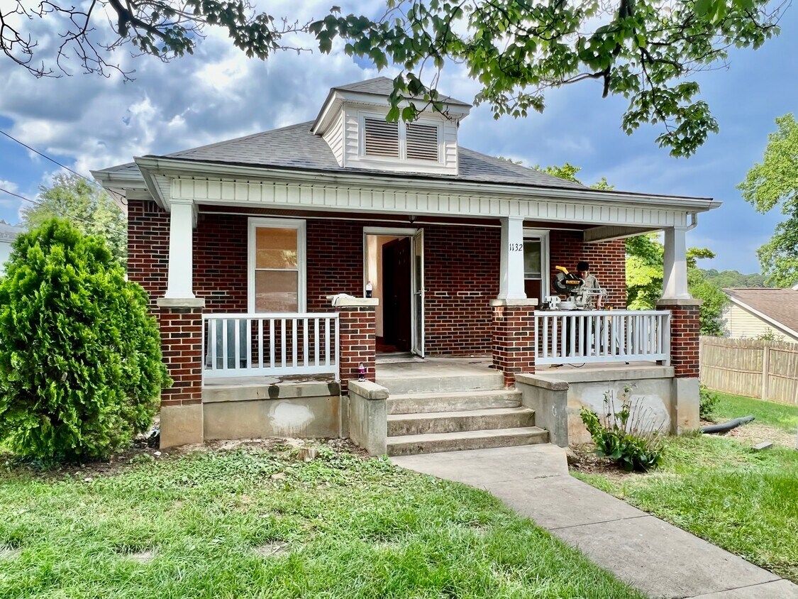 Primary Photo - 1132 Ray Rd SE