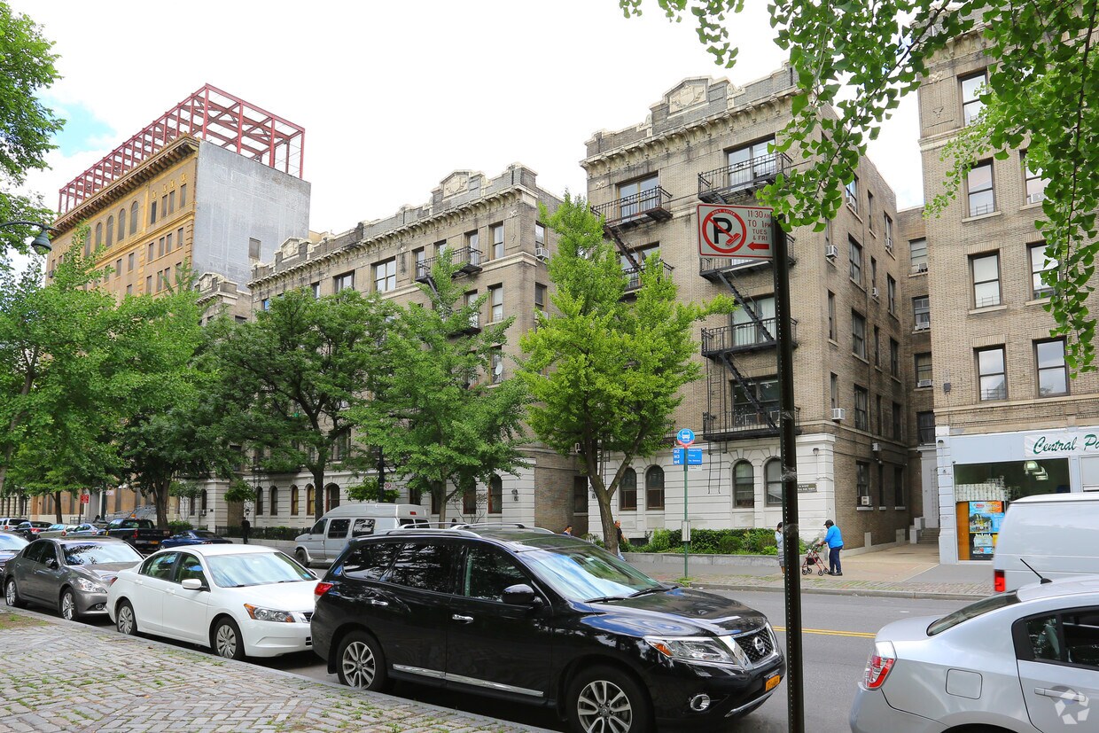 Primary Photo - 15 W 110th St