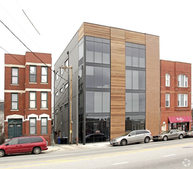 Primary Photo - 622 N Ashland Ave