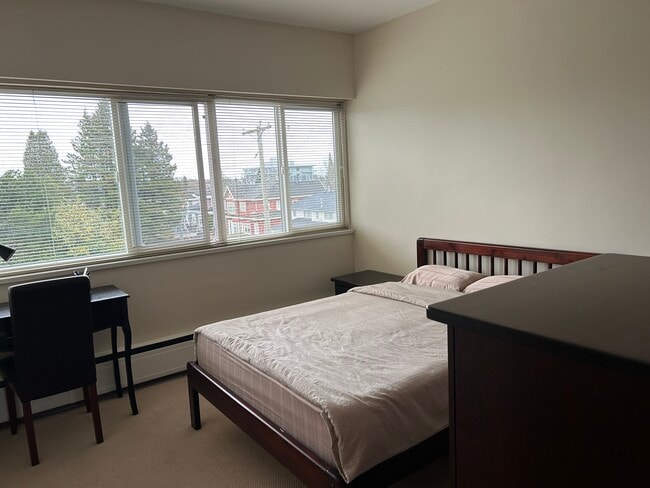 Building Photo - Cambie Plaza - 1BR 1BA with patio