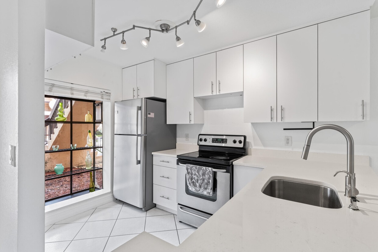 Foto principal - 2339 SW 15th St