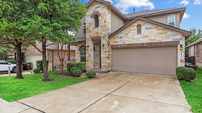 Foto del edificio - Spacious 4-Bedroom Home with a Backyard Oasis!