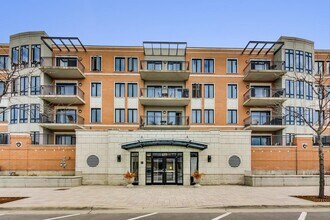 Building Photo - 135 S York St