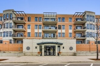 Building Photo - 135 S York St