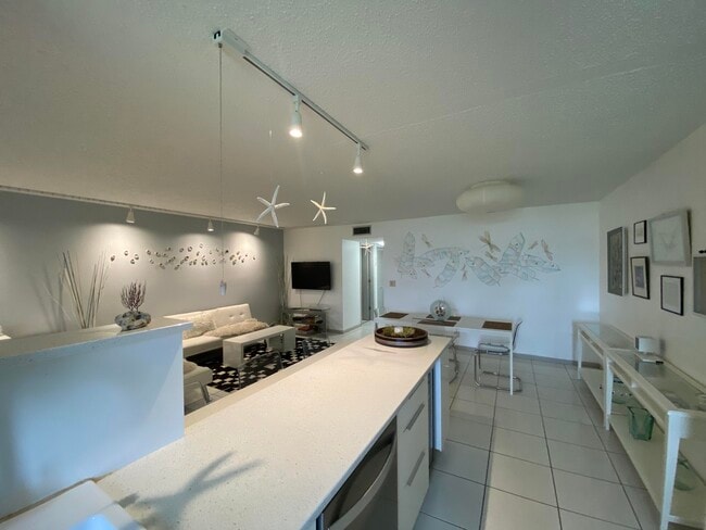 Building Photo - 14364 Canalview Dr