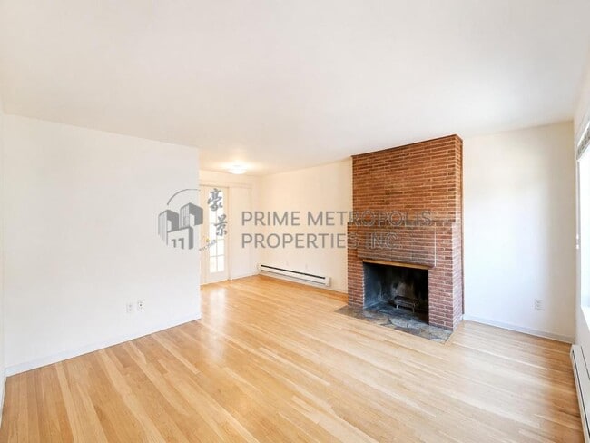 Building Photo - 9210 Ashworth Ave N